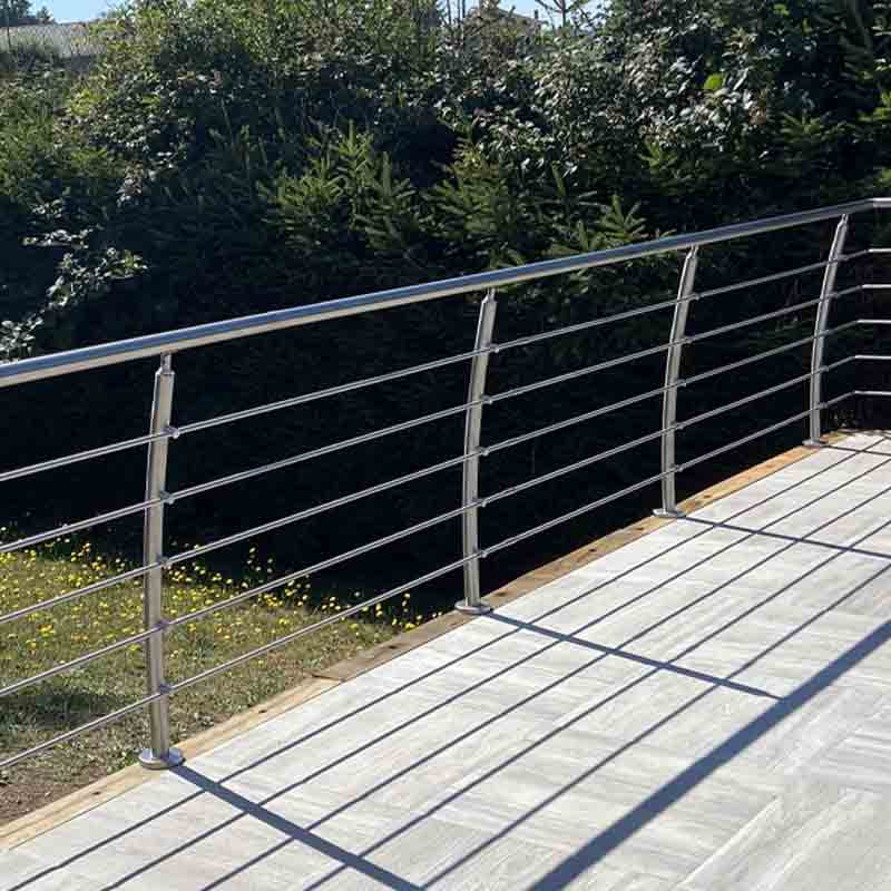 garde corps exterieur design en inox pose a la francaise poteaux cintres
